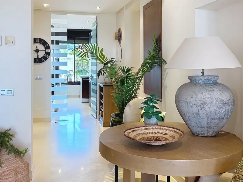 Beautiful Ground Floor Apartment with Garden in Gated & 24 h secured community in El Paraiso alto.