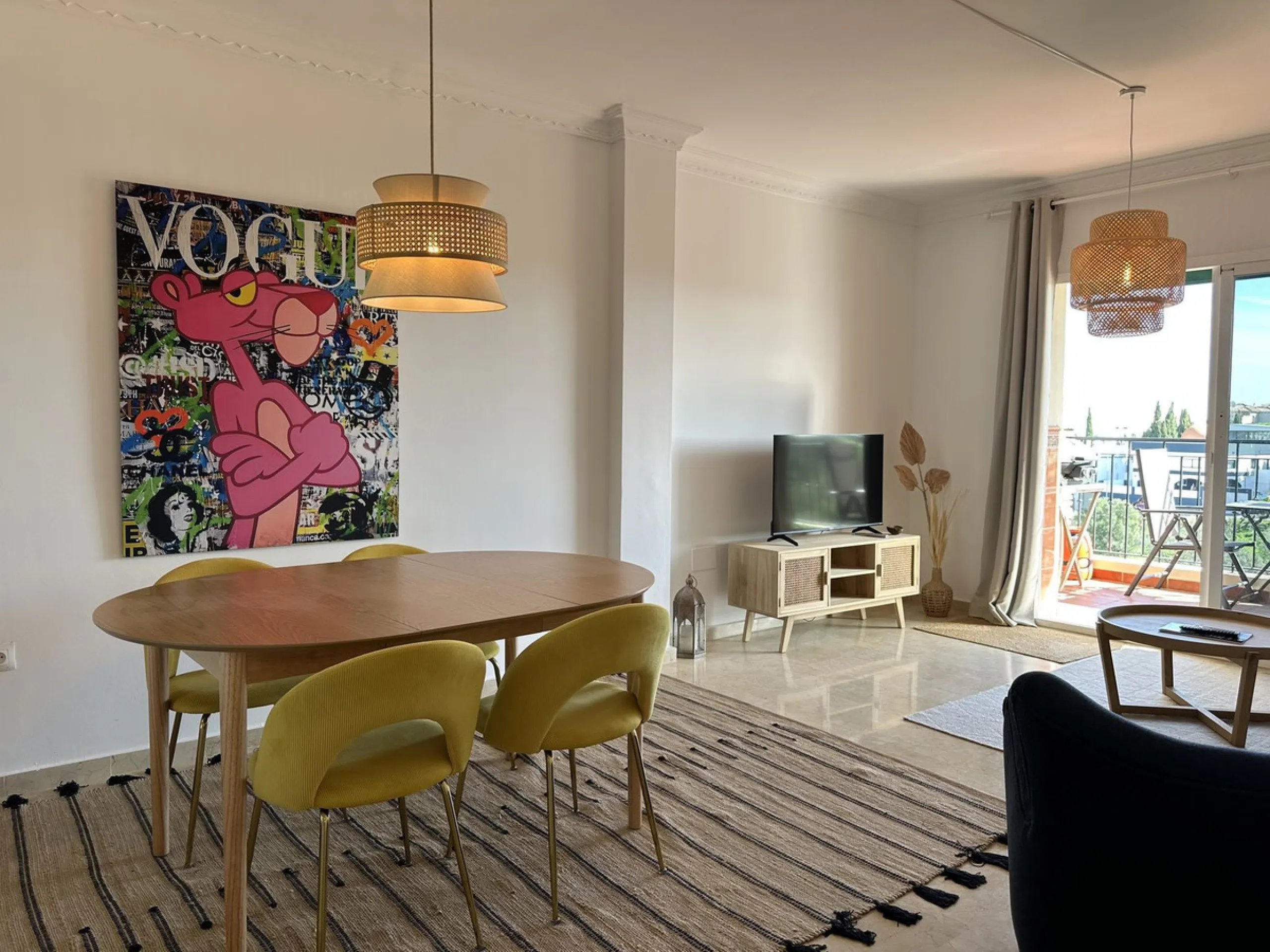 Top floor with a very large solarium/rooftop terrace!