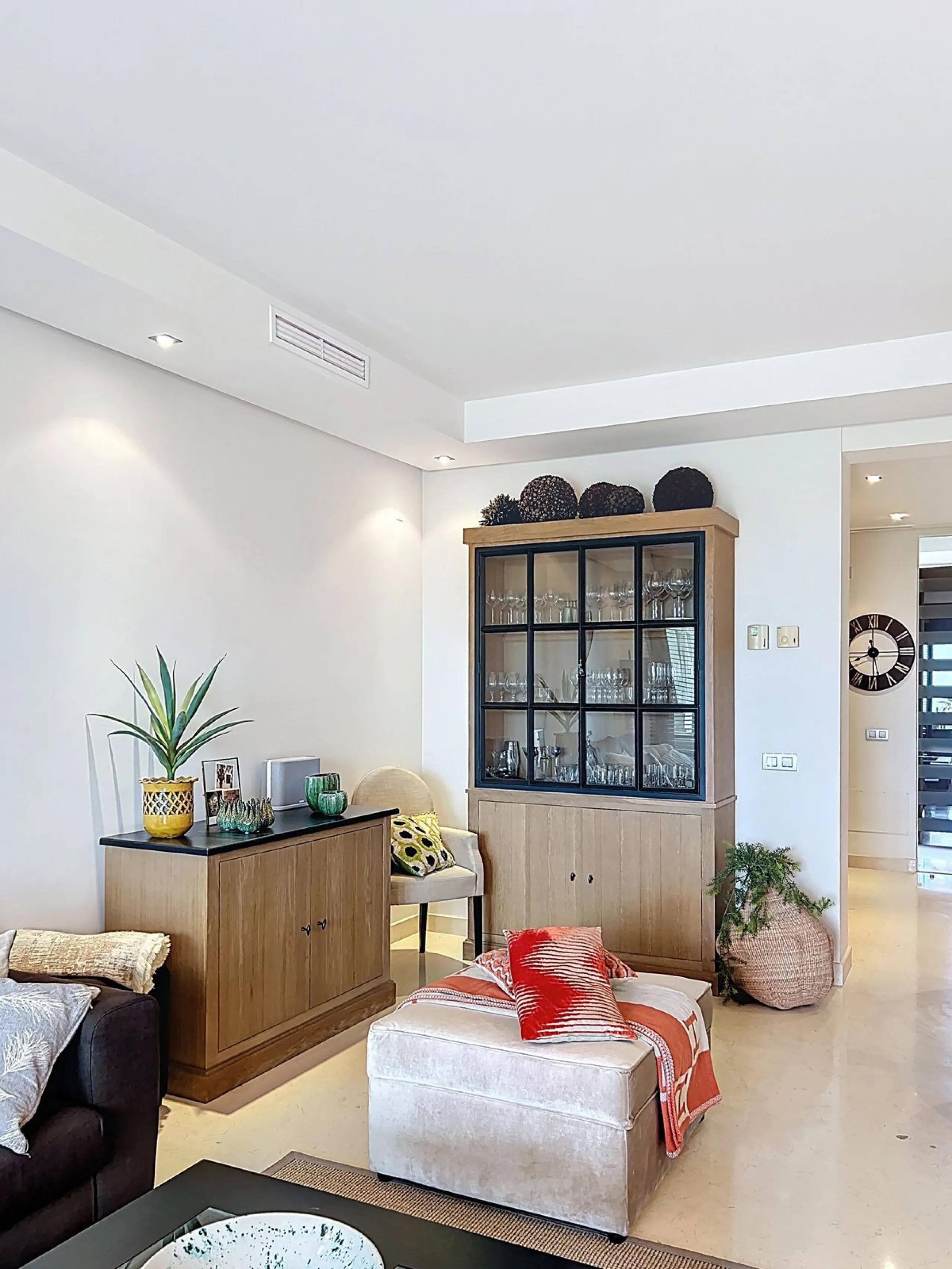 Beautiful Ground Floor Apartment with Garden in Gated & 24 h secured community in El Paraiso alto.