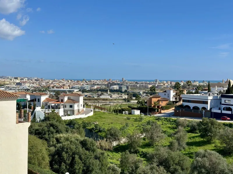 Top floor with a very large solarium/rooftop terrace!