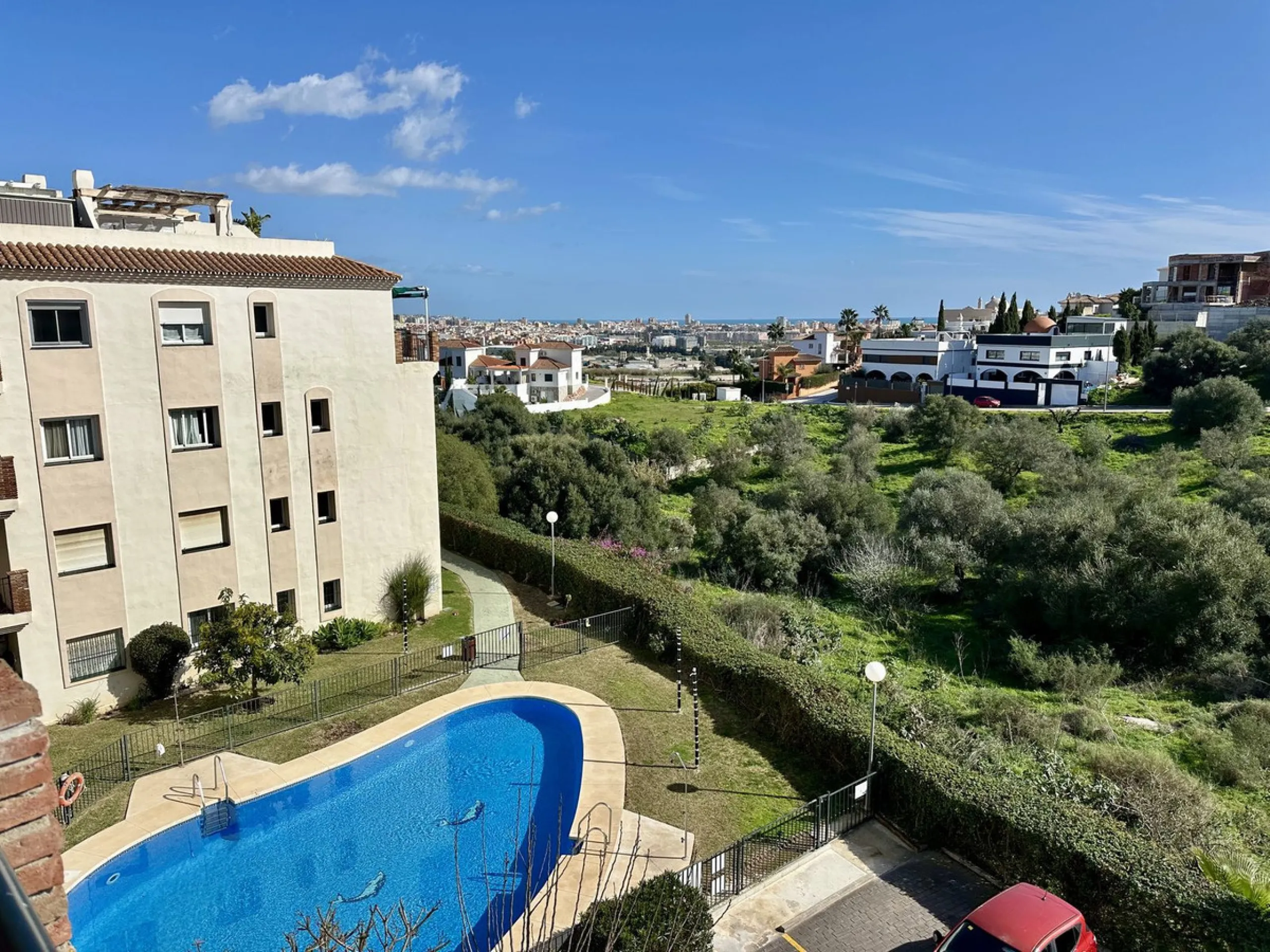Top floor with a very large solarium/rooftop terrace!