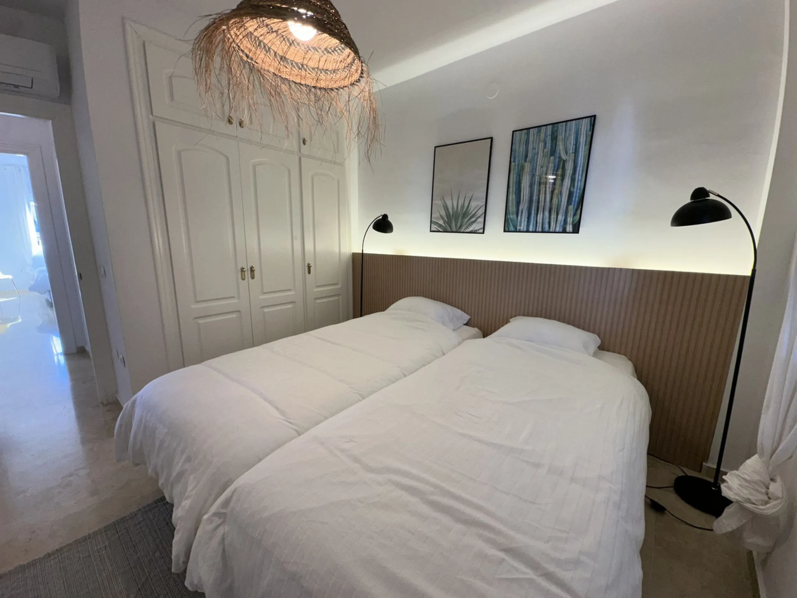 Top floor with a very large solarium/rooftop terrace!