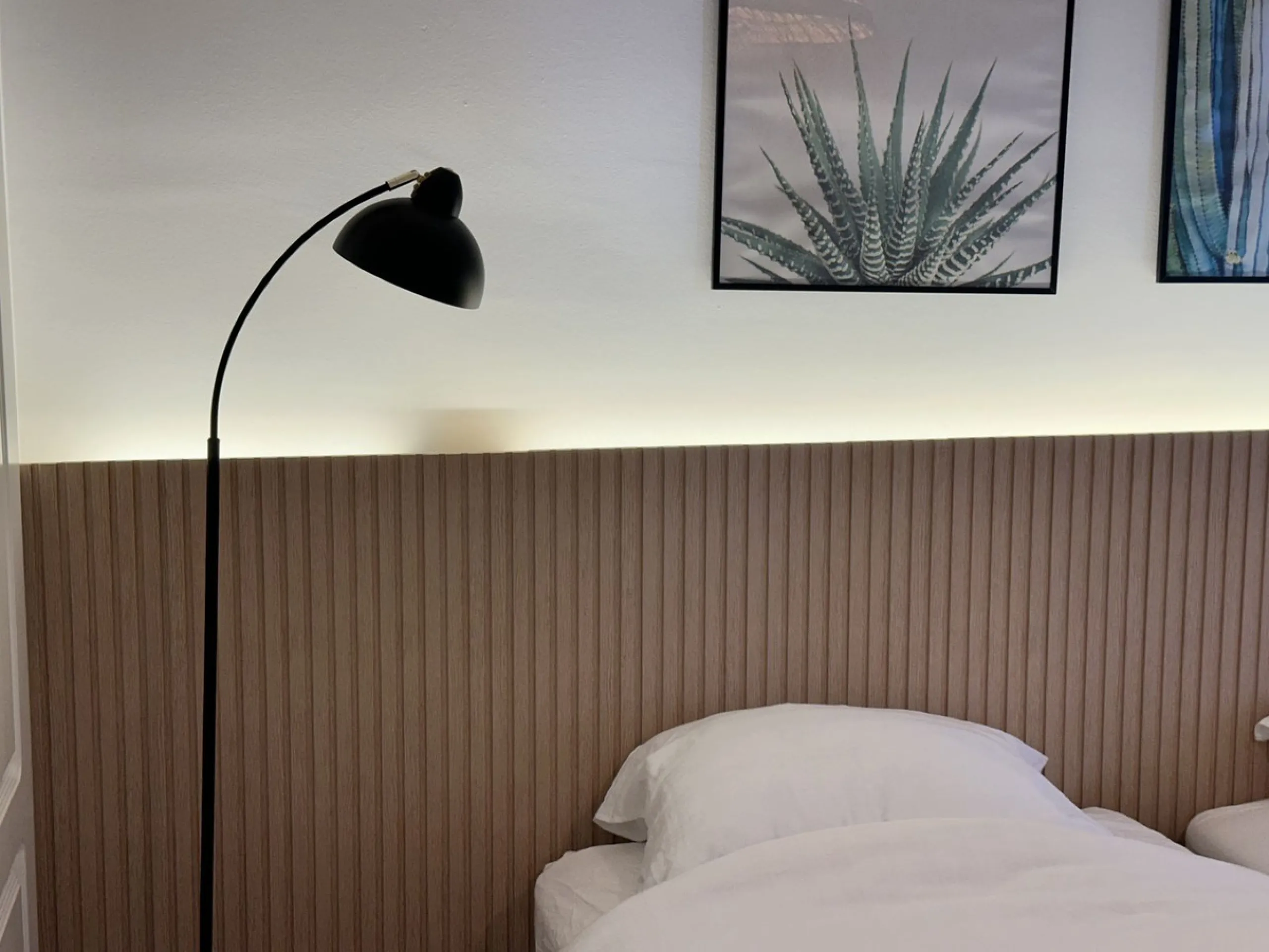 Top floor with a very large solarium/rooftop terrace!