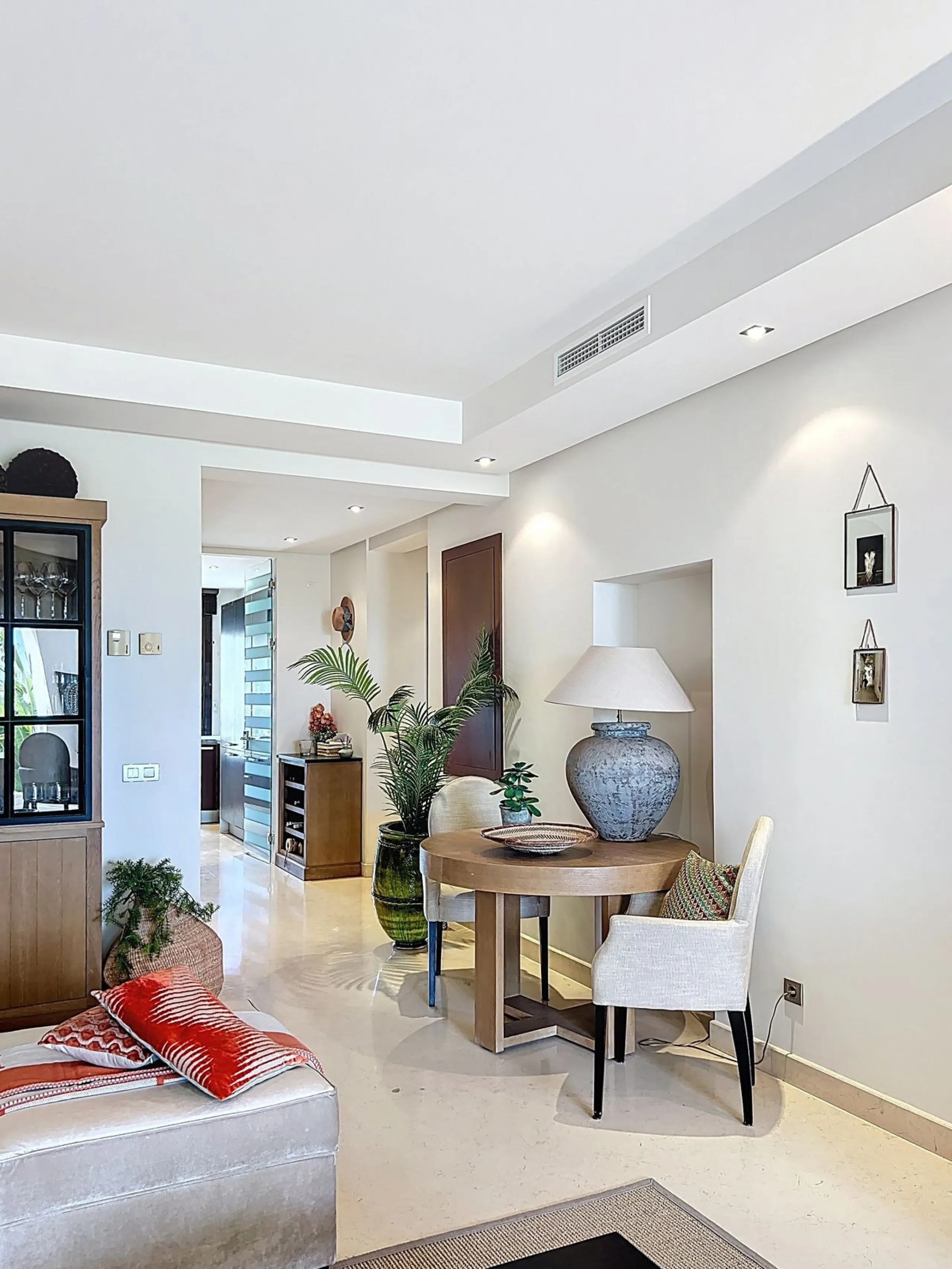 Beautiful Ground Floor Apartment with Garden in Gated & 24 h secured community in El Paraiso alto.