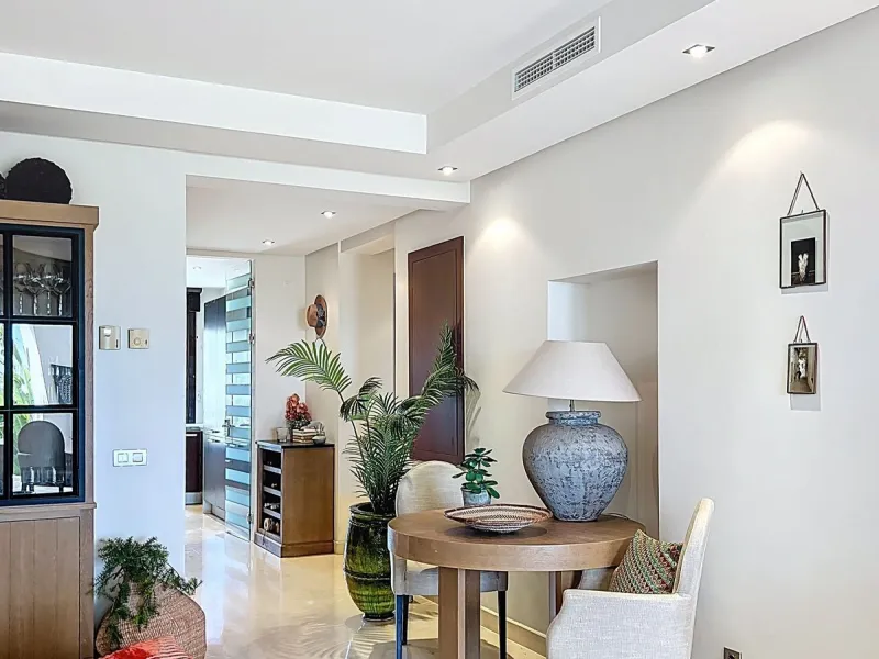 Beautiful Ground Floor Apartment with Garden in Gated & 24 h secured community in El Paraiso alto.