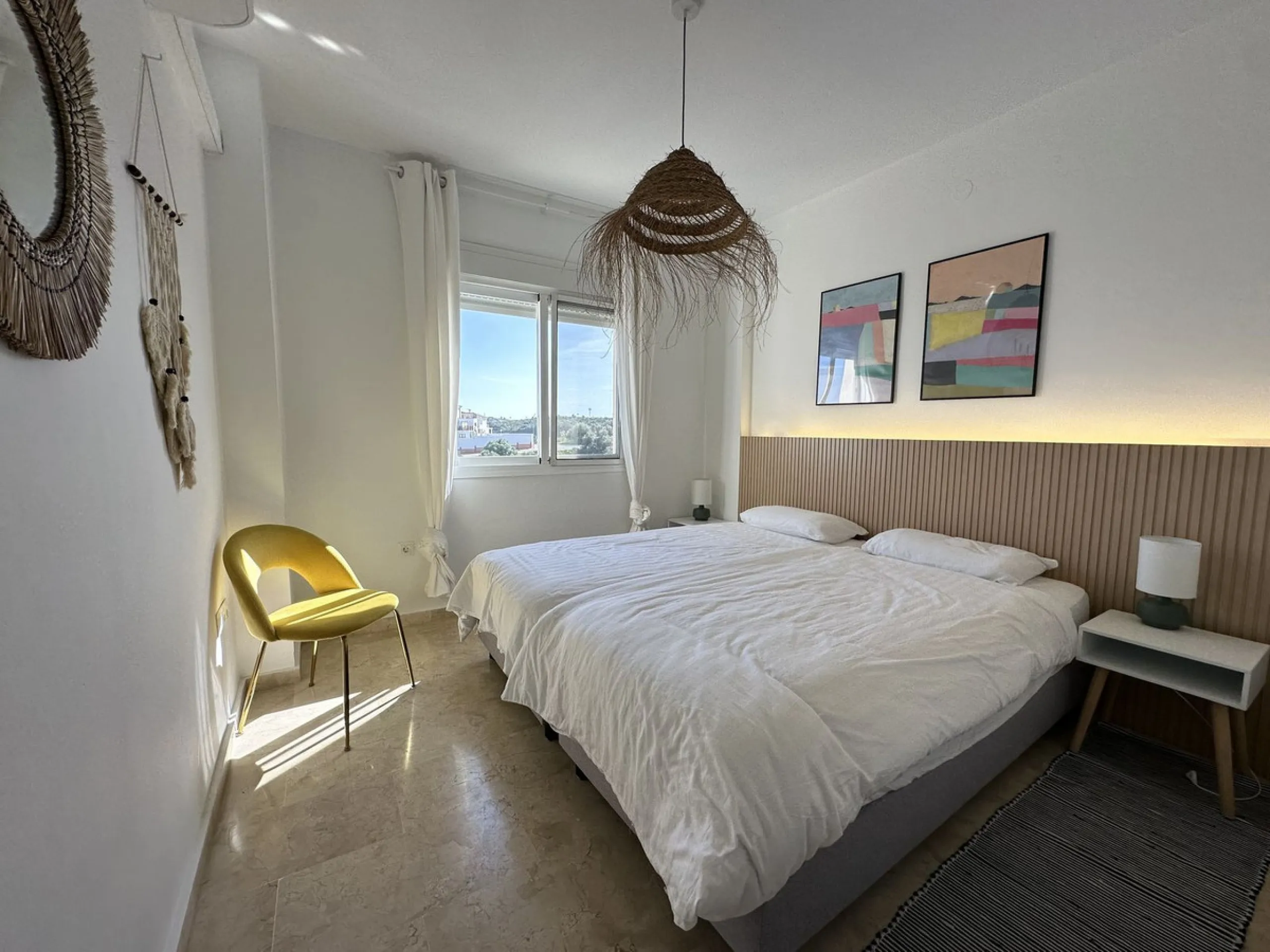 Top floor with a very large solarium/rooftop terrace!