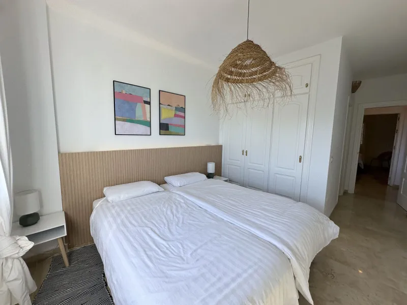 Top floor with a very large solarium/rooftop terrace!