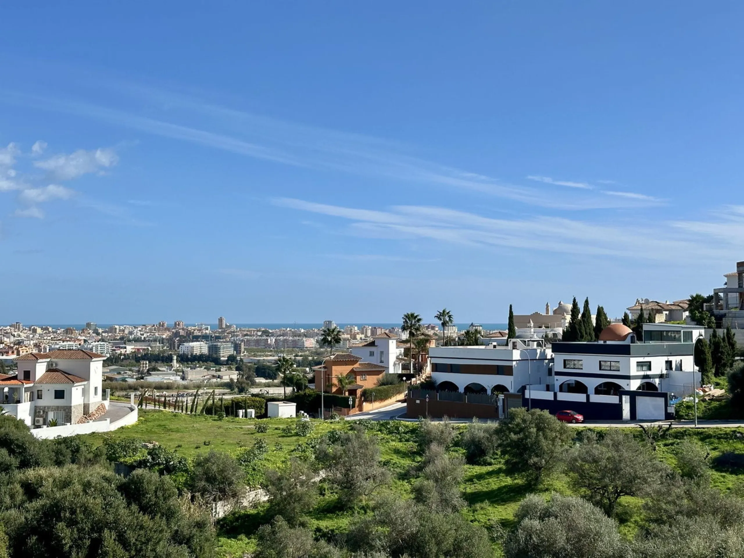 Top floor with a very large solarium/rooftop terrace!