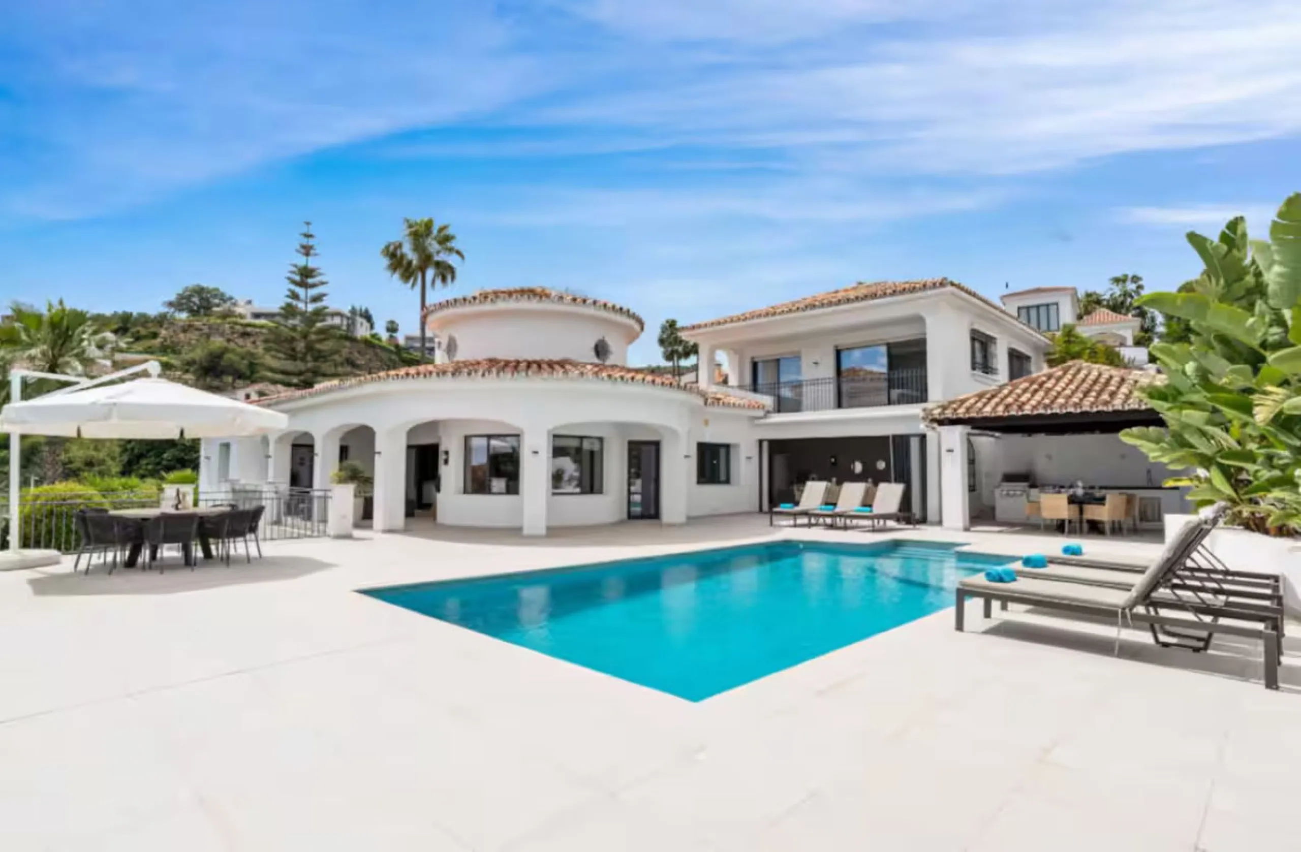 Spectacular, fully renovated villa located in one of the most prestigious areas of Benahavís.