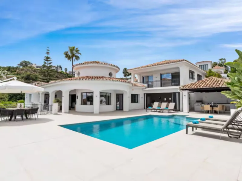 Spectacular, fully renovated villa located in one of the most prestigious areas of Benahavís.