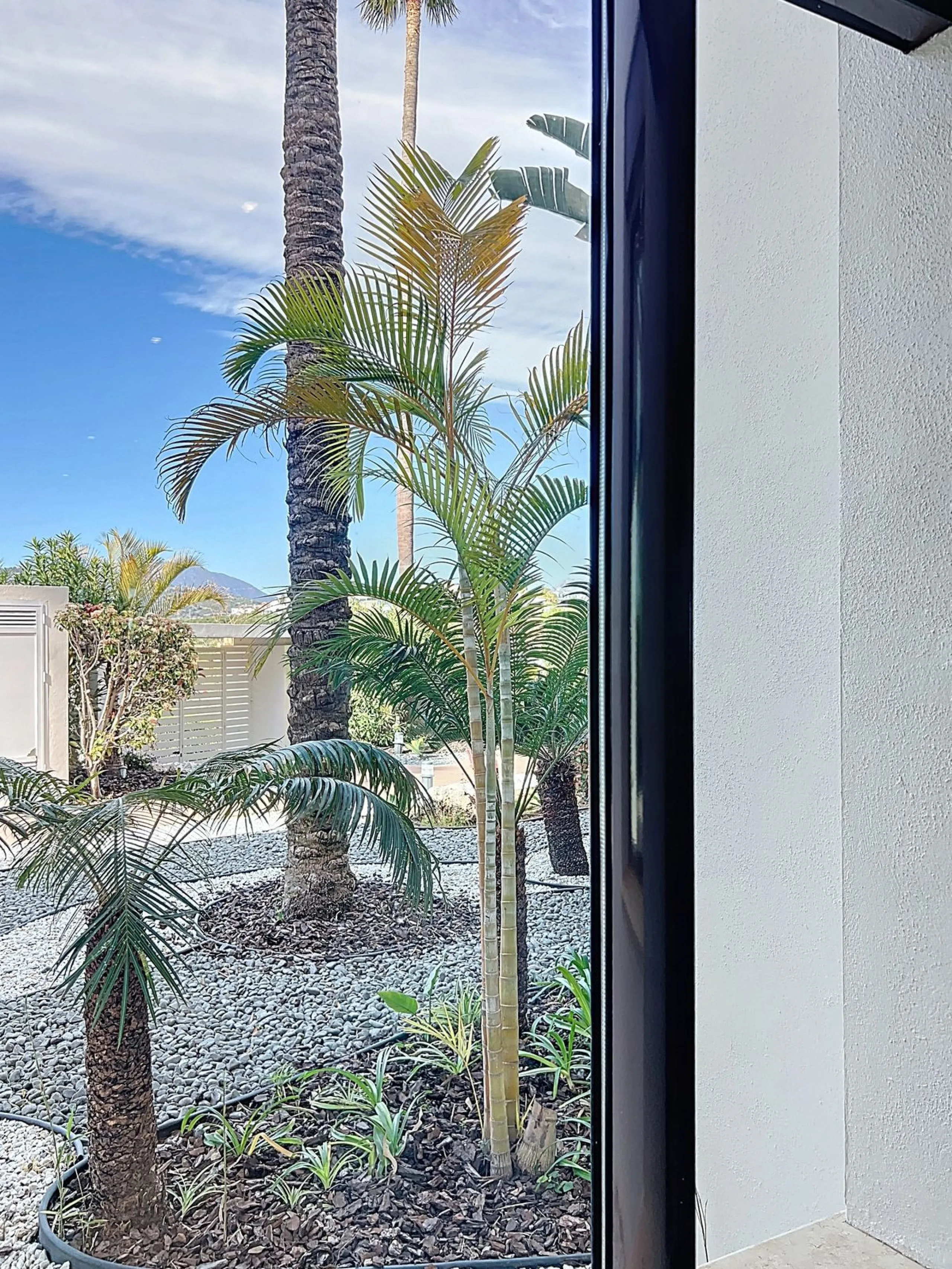 Beautiful Ground Floor Apartment with Garden in Gated & 24 h secured community in El Paraiso alto.