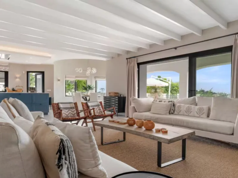 Spectacular, fully renovated villa located in one of the most prestigious areas of Benahavís.