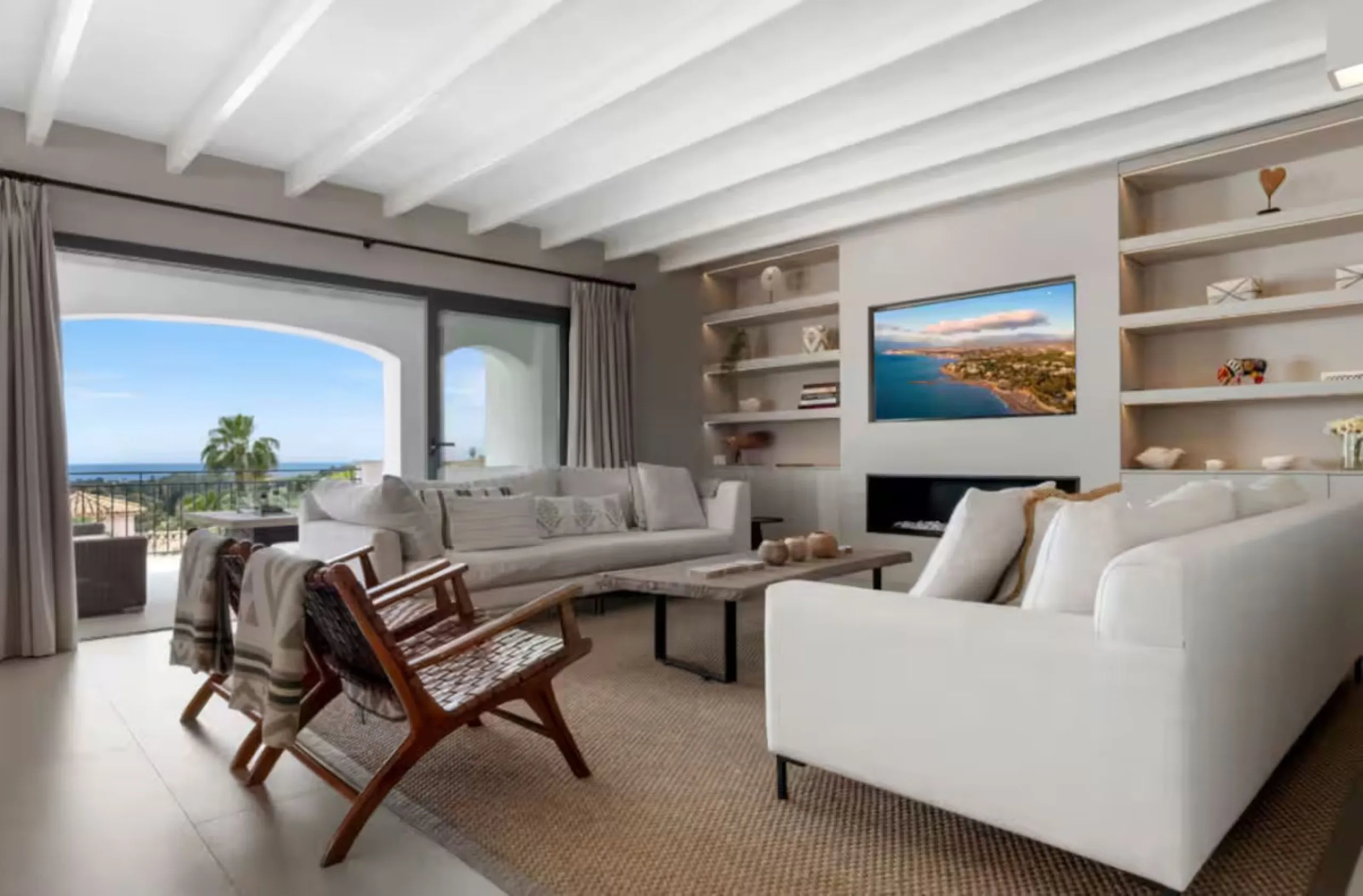 Spectacular, fully renovated villa located in one of the most prestigious areas of Benahavís.