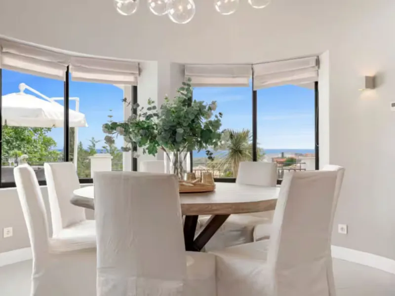 Spectacular, fully renovated villa located in one of the most prestigious areas of Benahavís.