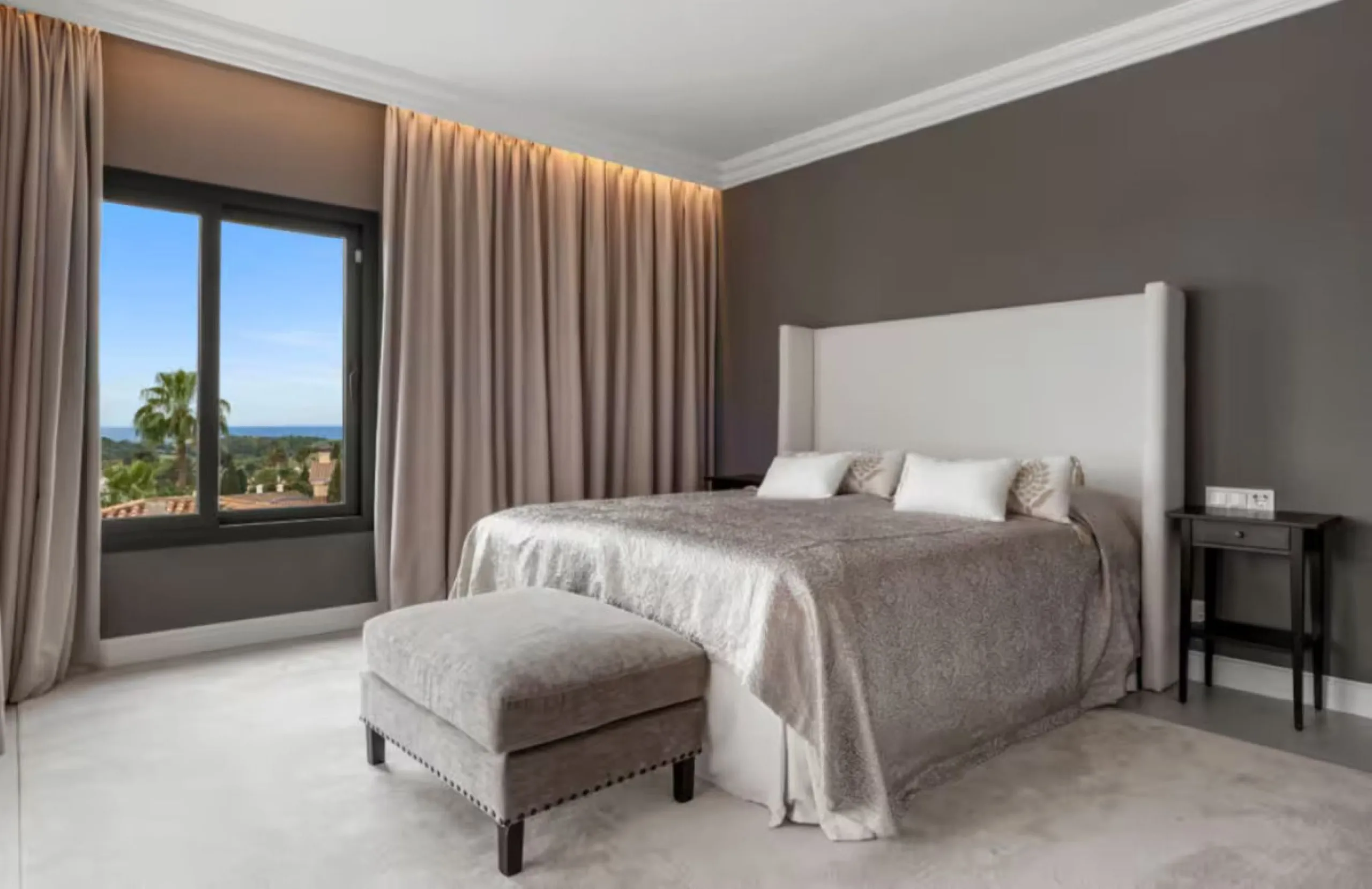 Spectacular, fully renovated villa located in one of the most prestigious areas of Benahavís.
