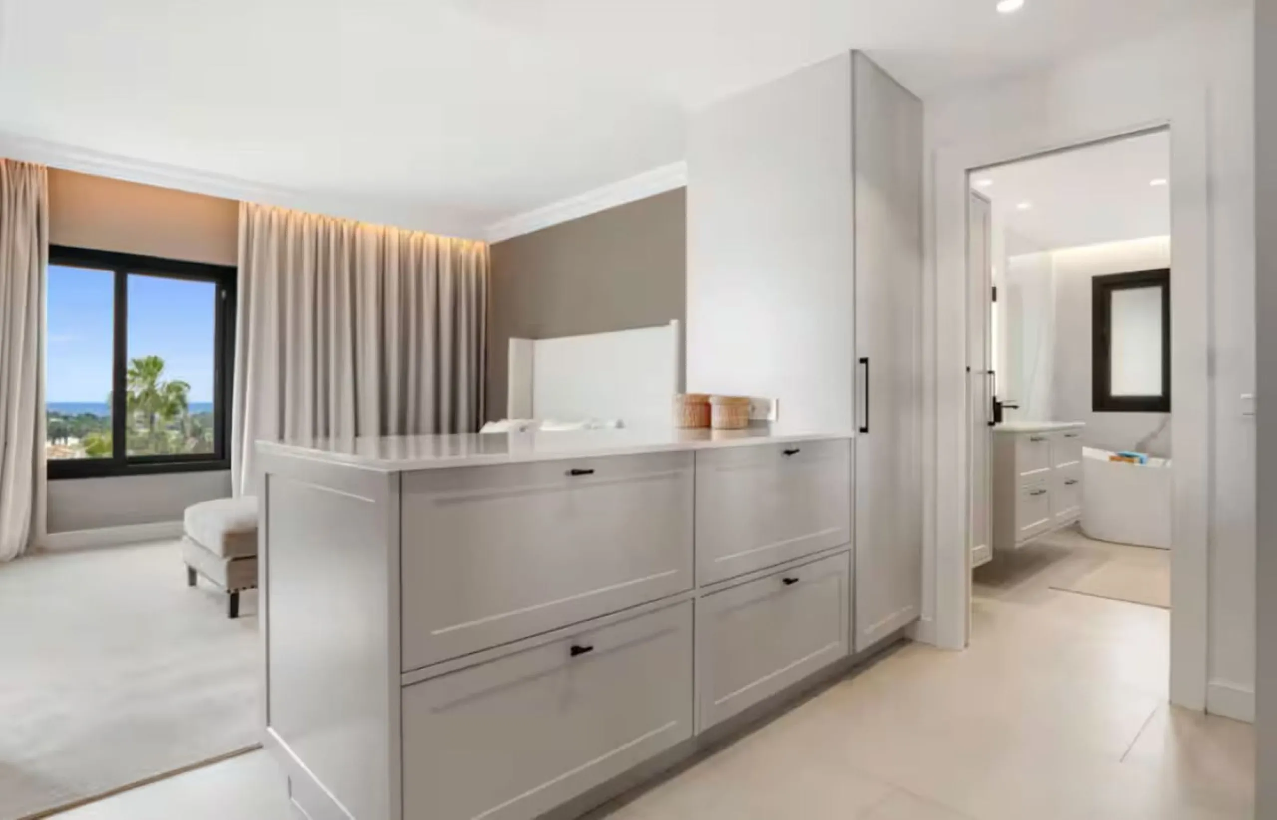 Spectacular, fully renovated villa located in one of the most prestigious areas of Benahavís.