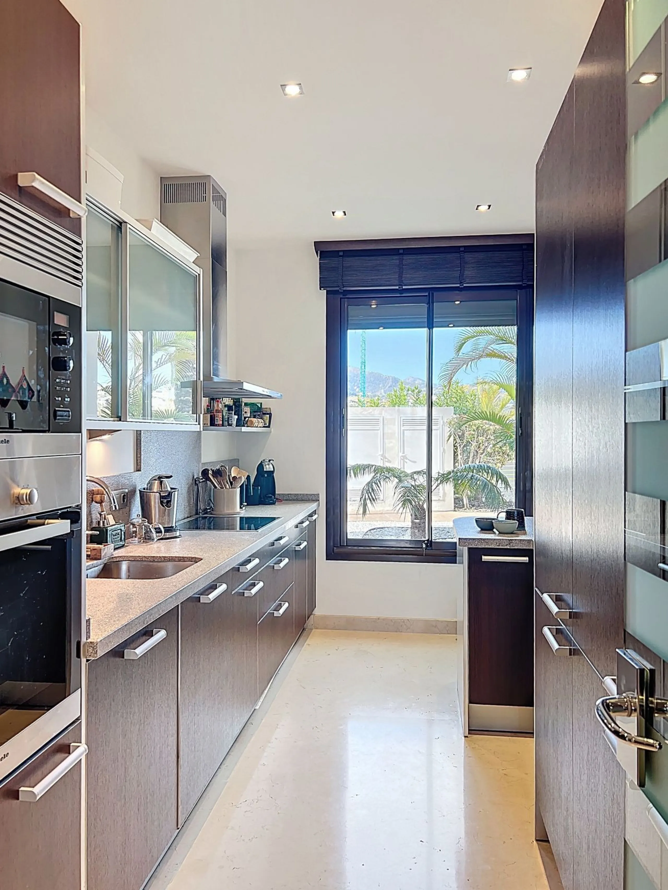 Beautiful Ground Floor Apartment with Garden in Gated & 24 h secured community in El Paraiso alto.