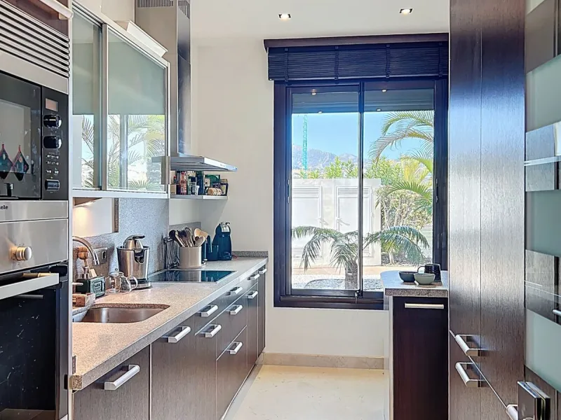 Beautiful Ground Floor Apartment with Garden in Gated & 24 h secured community in El Paraiso alto.