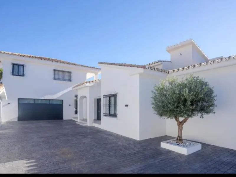 Spectacular, fully renovated villa located in one of the most prestigious areas of Benahavís.