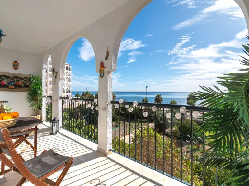 A unique 3 bedroom apartment right on the beach in Torreblanca/Fuengirola