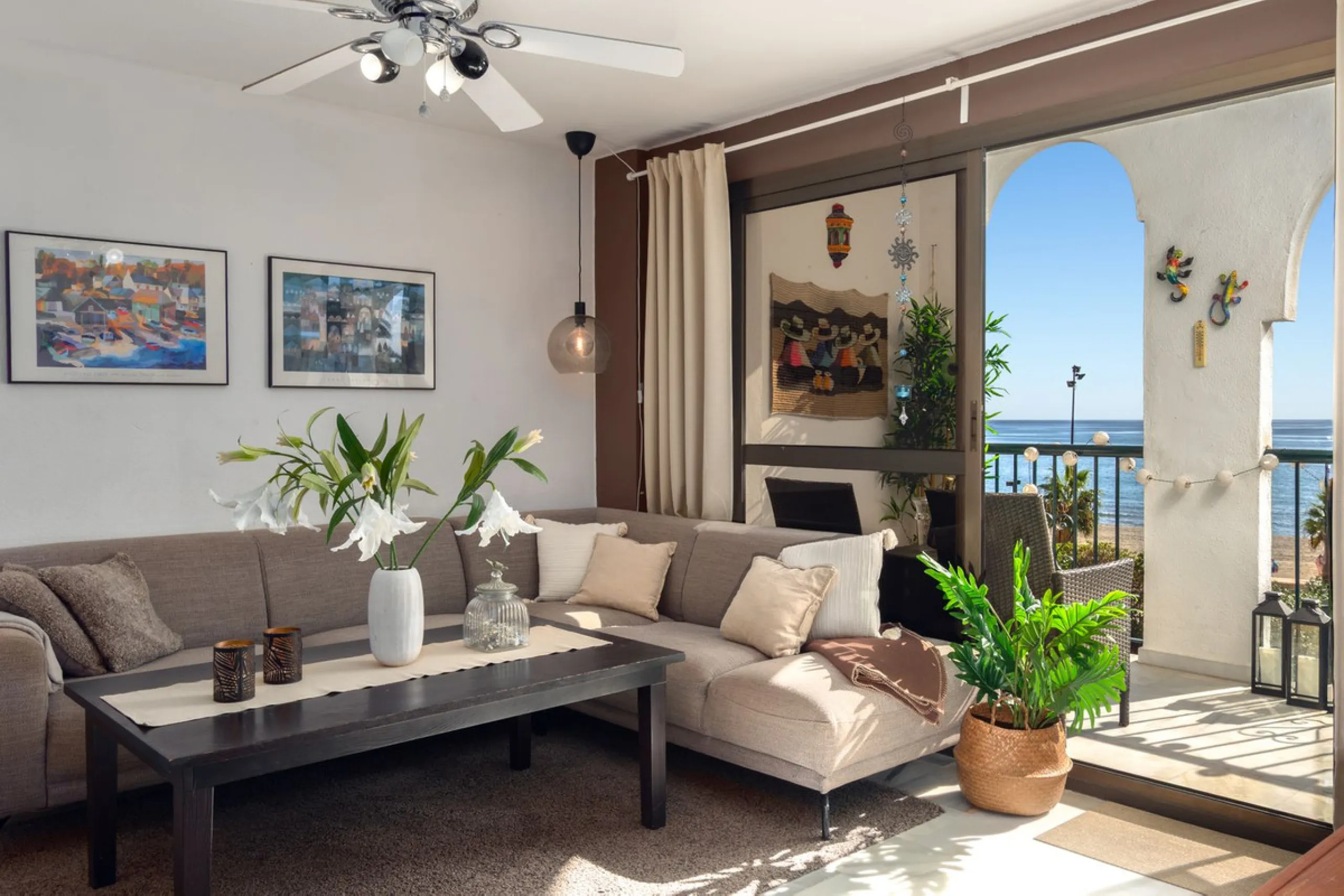 A unique 3 bedroom apartment right on the beach in Torreblanca/Fuengirola