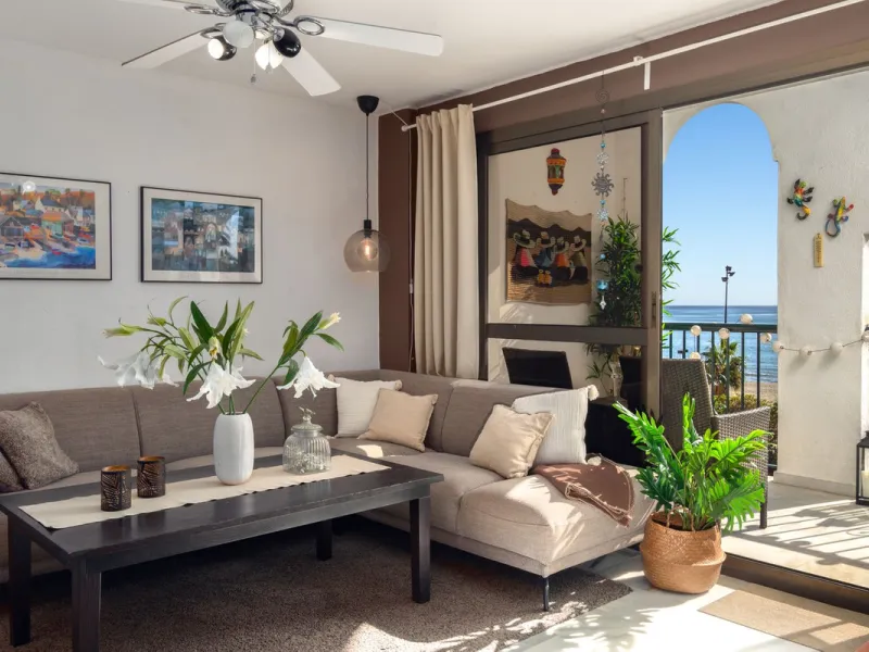 A unique 3 bedroom apartment right on the beach in Torreblanca/Fuengirola