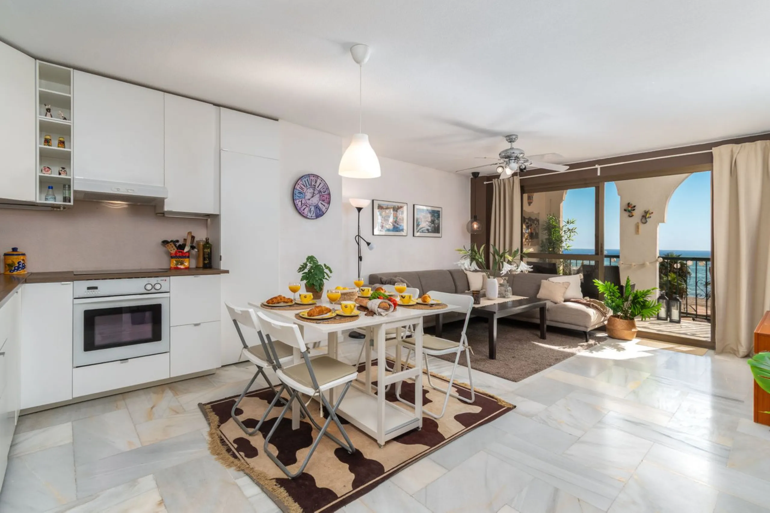 A unique 3 bedroom apartment right on the beach in Torreblanca/Fuengirola