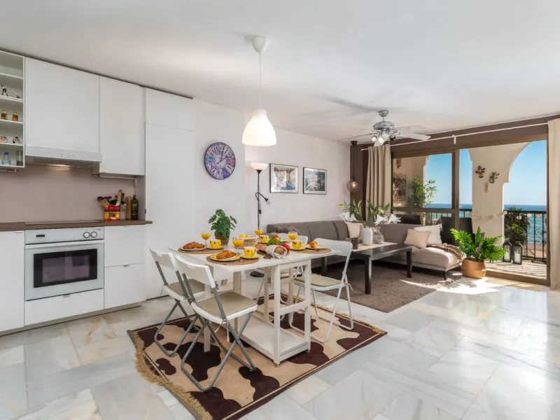 A unique 3 bedroom apartment right on the beach in Torreblanca/Fuengirola