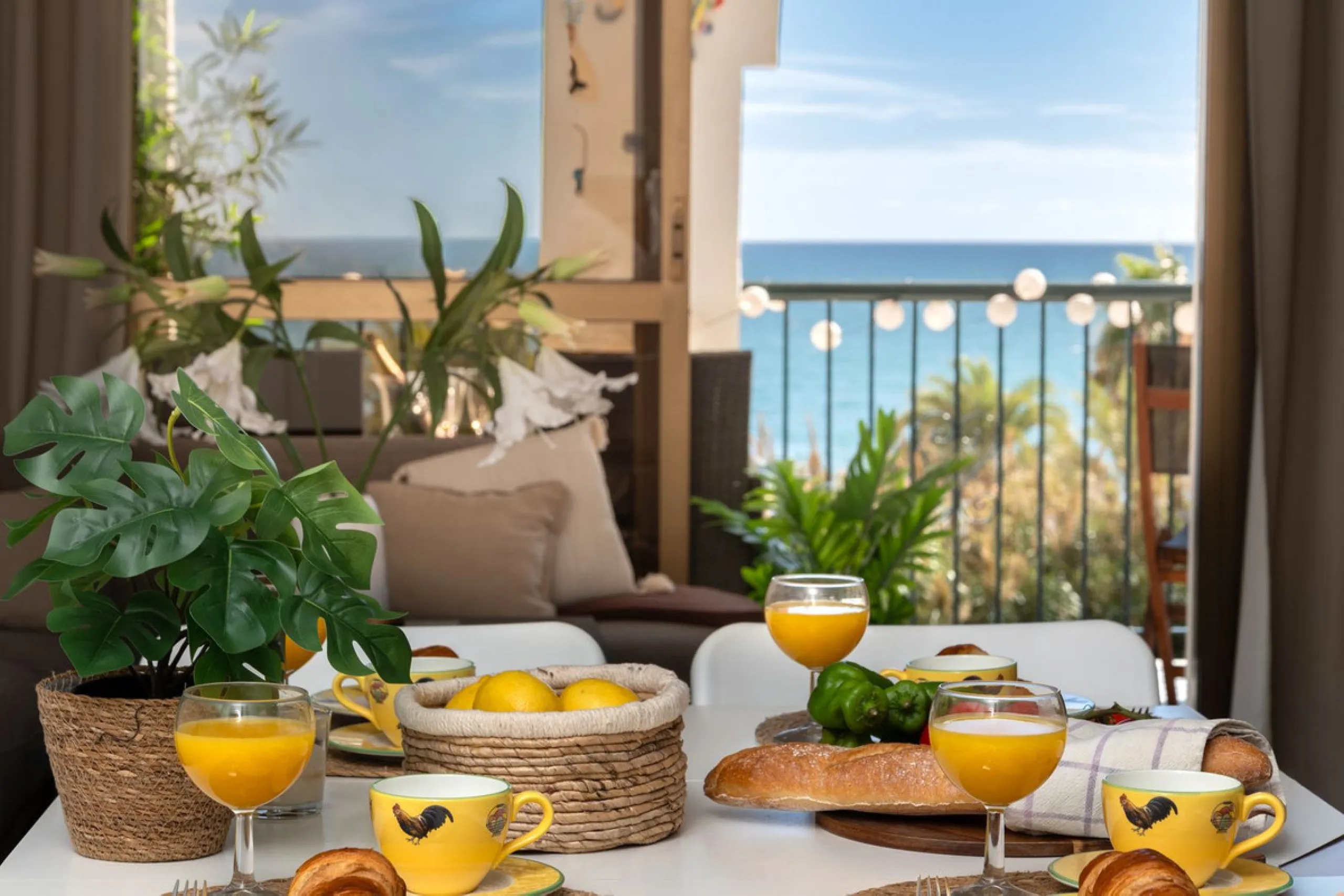 A unique 3 bedroom apartment right on the beach in Torreblanca/Fuengirola