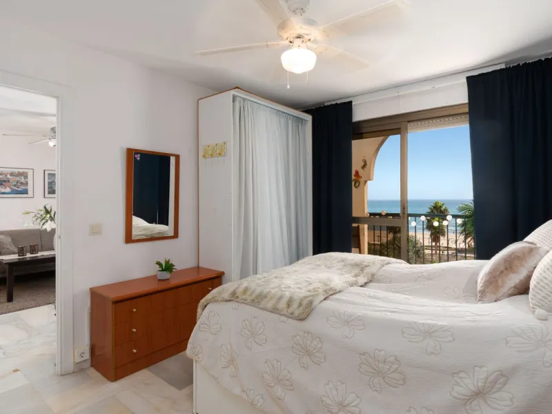 A unique 3 bedroom apartment right on the beach in Torreblanca/Fuengirola