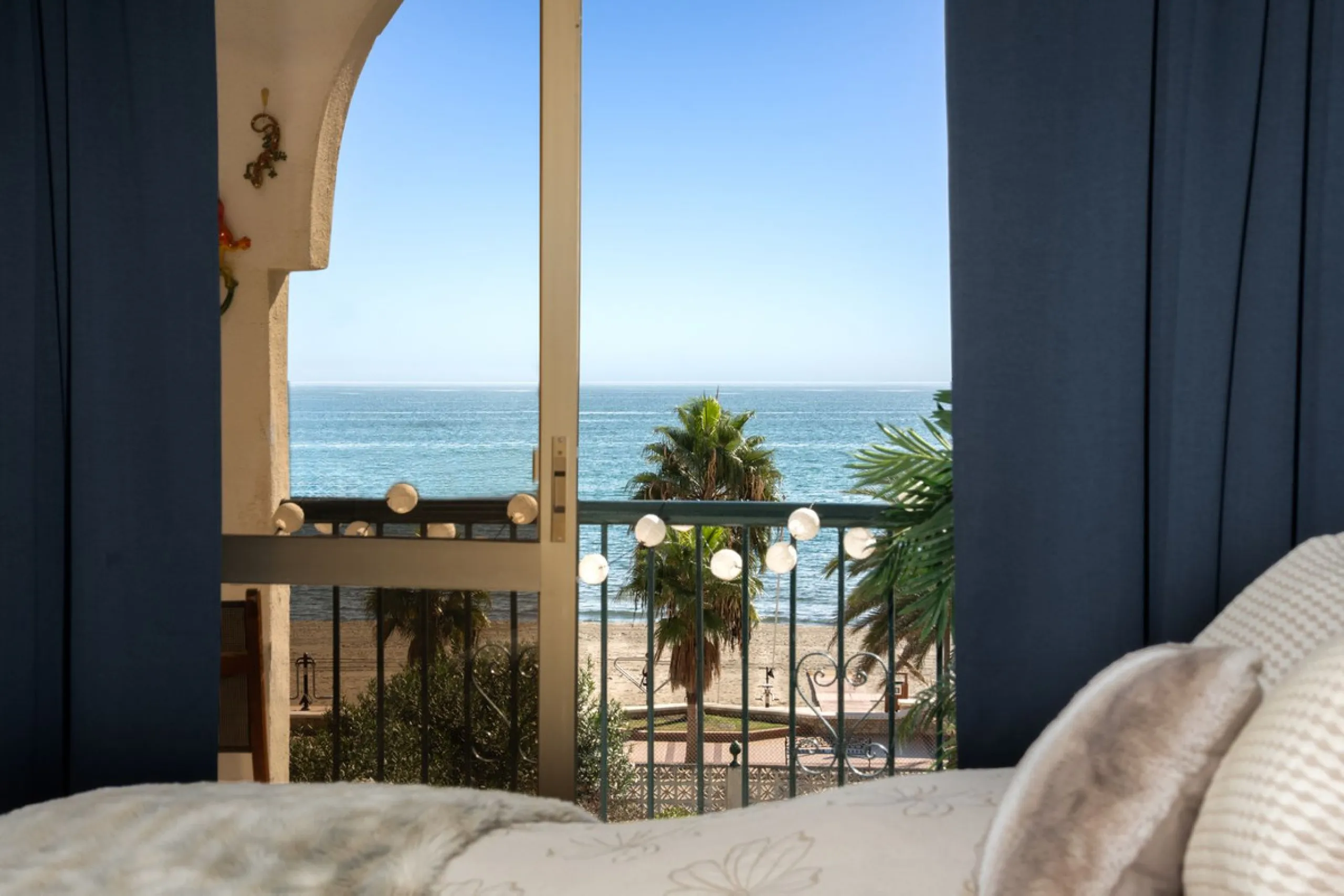 A unique 3 bedroom apartment right on the beach in Torreblanca/Fuengirola