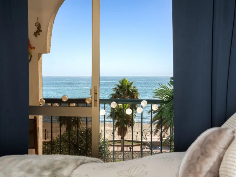 A unique 3 bedroom apartment right on the beach in Torreblanca/Fuengirola