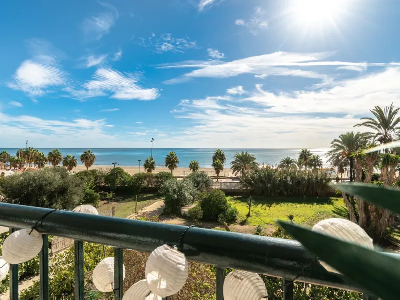 A unique 3 bedroom apartment right on the beach in Torreblanca/Fuengirola