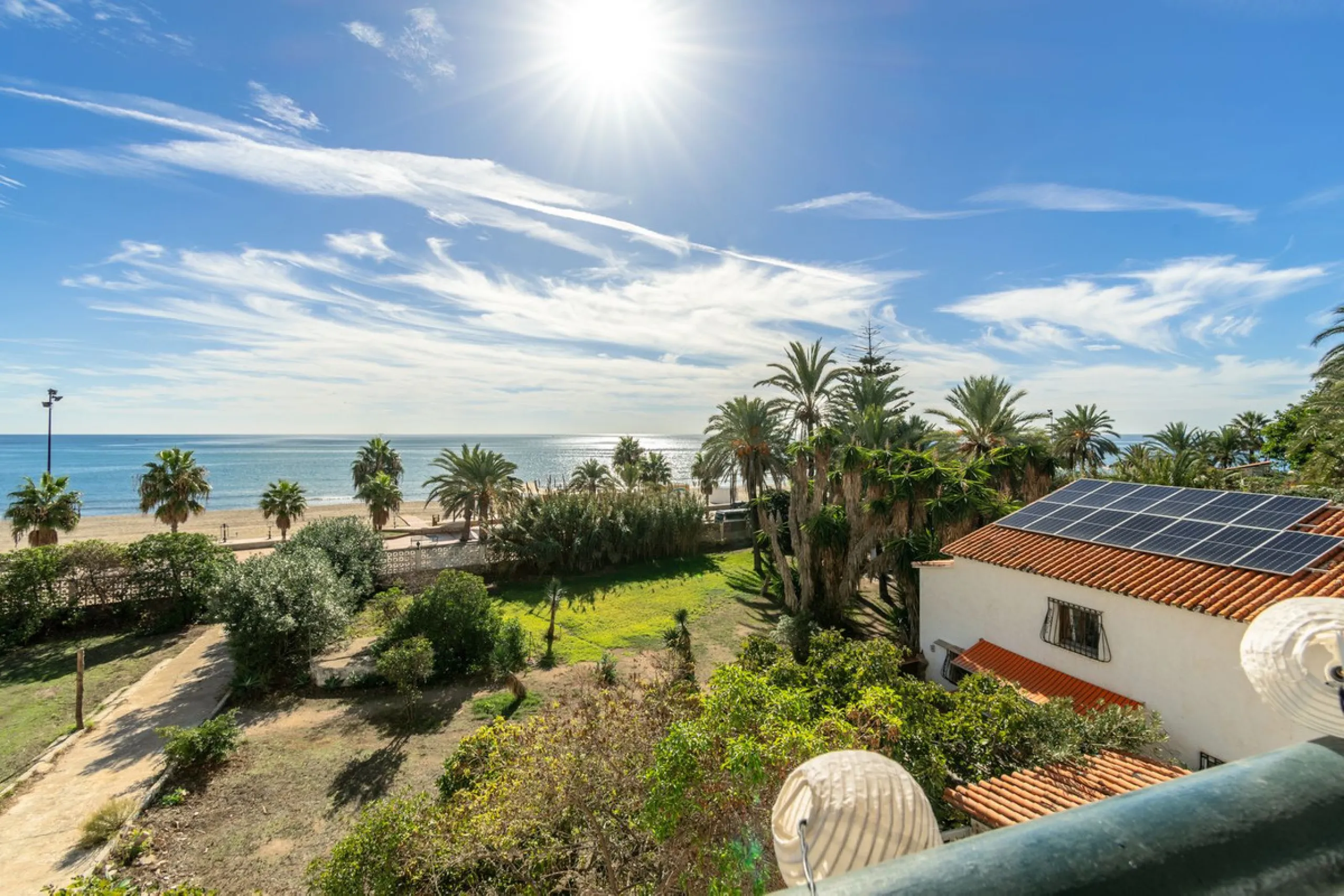 A unique 3 bedroom apartment right on the beach in Torreblanca/Fuengirola