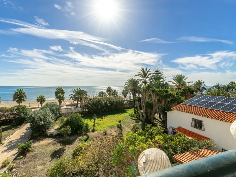 A unique 3 bedroom apartment right on the beach in Torreblanca/Fuengirola
