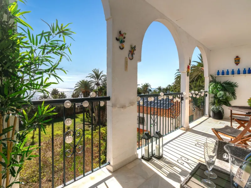 A unique 3 bedroom apartment right on the beach in Torreblanca/Fuengirola