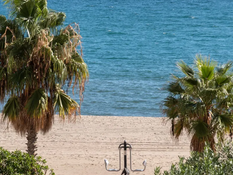 A unique 3 bedroom apartment right on the beach in Torreblanca/Fuengirola
