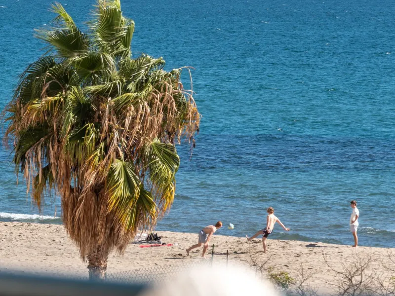 A unique 3 bedroom apartment right on the beach in Torreblanca/Fuengirola