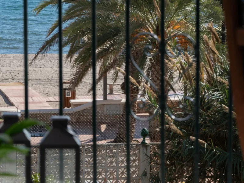 A unique 3 bedroom apartment right on the beach in Torreblanca/Fuengirola