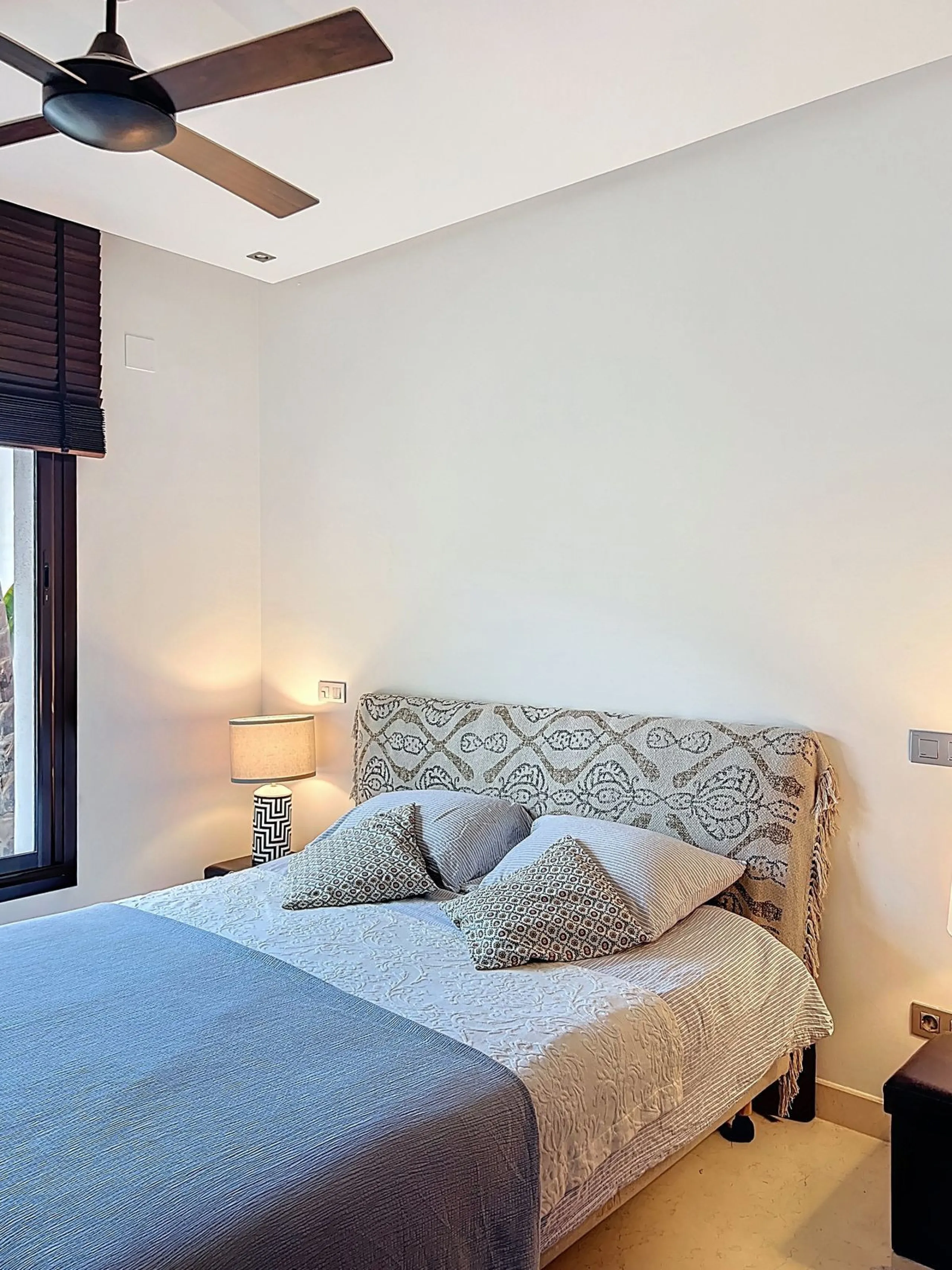 Beautiful Ground Floor Apartment with Garden in Gated & 24 h secured community in El Paraiso alto.