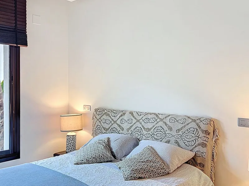 Beautiful Ground Floor Apartment with Garden in Gated & 24 h secured community in El Paraiso alto.