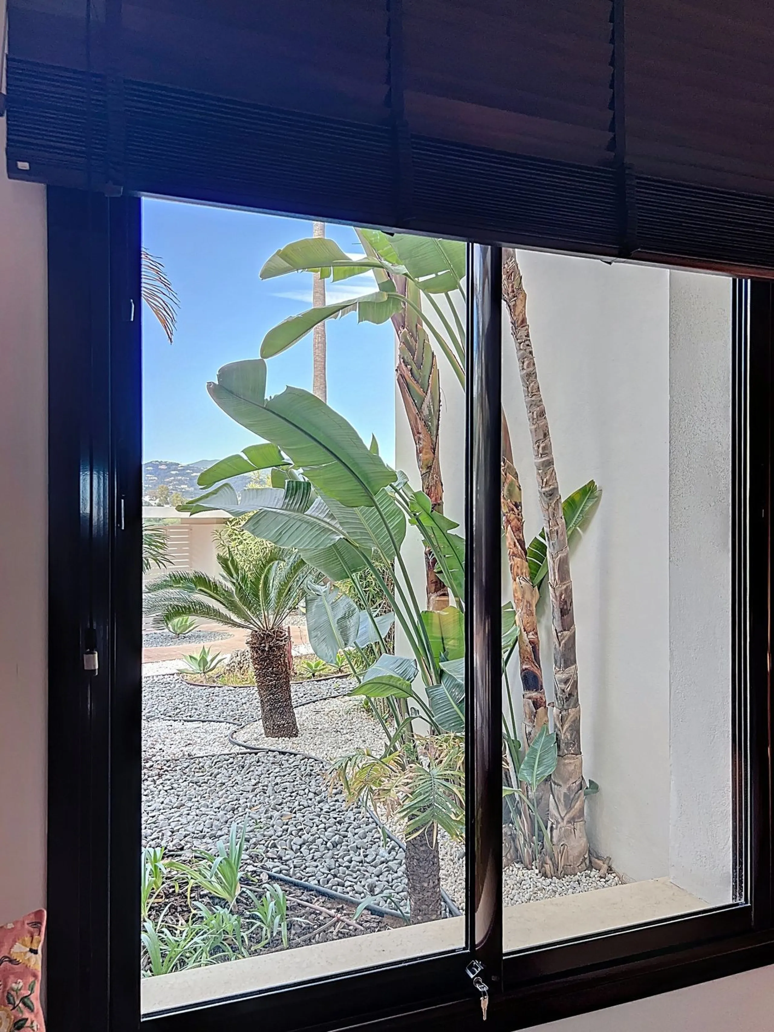 Beautiful Ground Floor Apartment with Garden in Gated & 24 h secured community in El Paraiso alto.