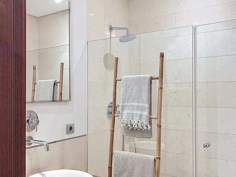 Beautiful Ground Floor Apartment with Garden in Gated & 24 h secured community in El Paraiso alto.