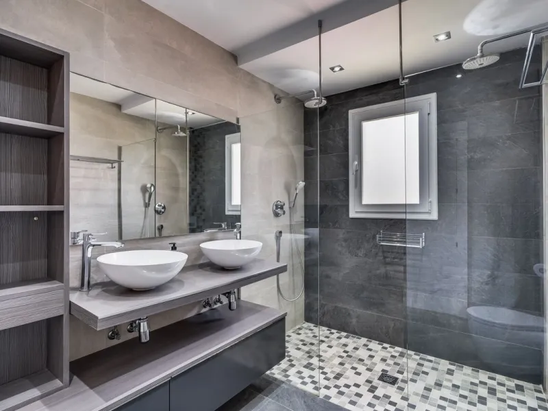 Located in the prestigious Urbanización Andalucía del Mar, this spacious 195 sq.m. penthouse offers an exceptional lifestyle in the heart of Puerto Banús.