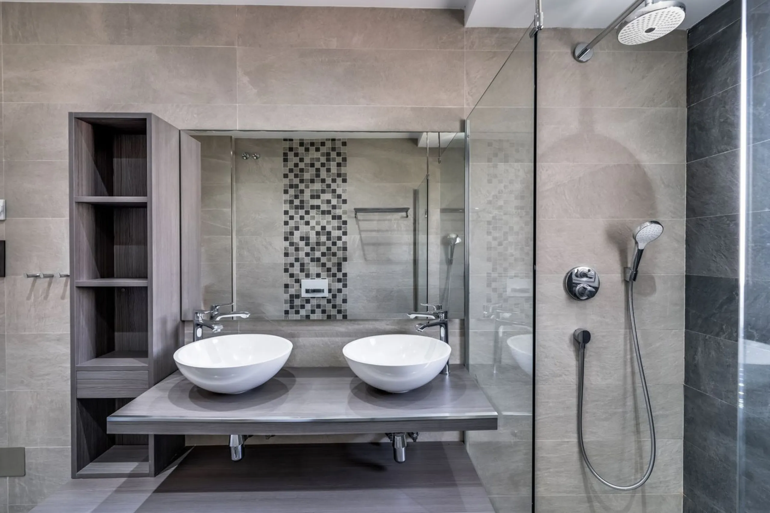 Located in the prestigious Urbanización Andalucía del Mar, this spacious 195 sq.m. penthouse offers an exceptional lifestyle in the heart of Puerto Banús.
