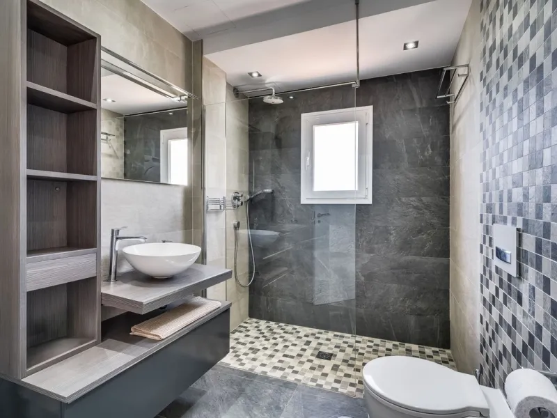 Located in the prestigious Urbanización Andalucía del Mar, this spacious 195 sq.m. penthouse offers an exceptional lifestyle in the heart of Puerto Banús.