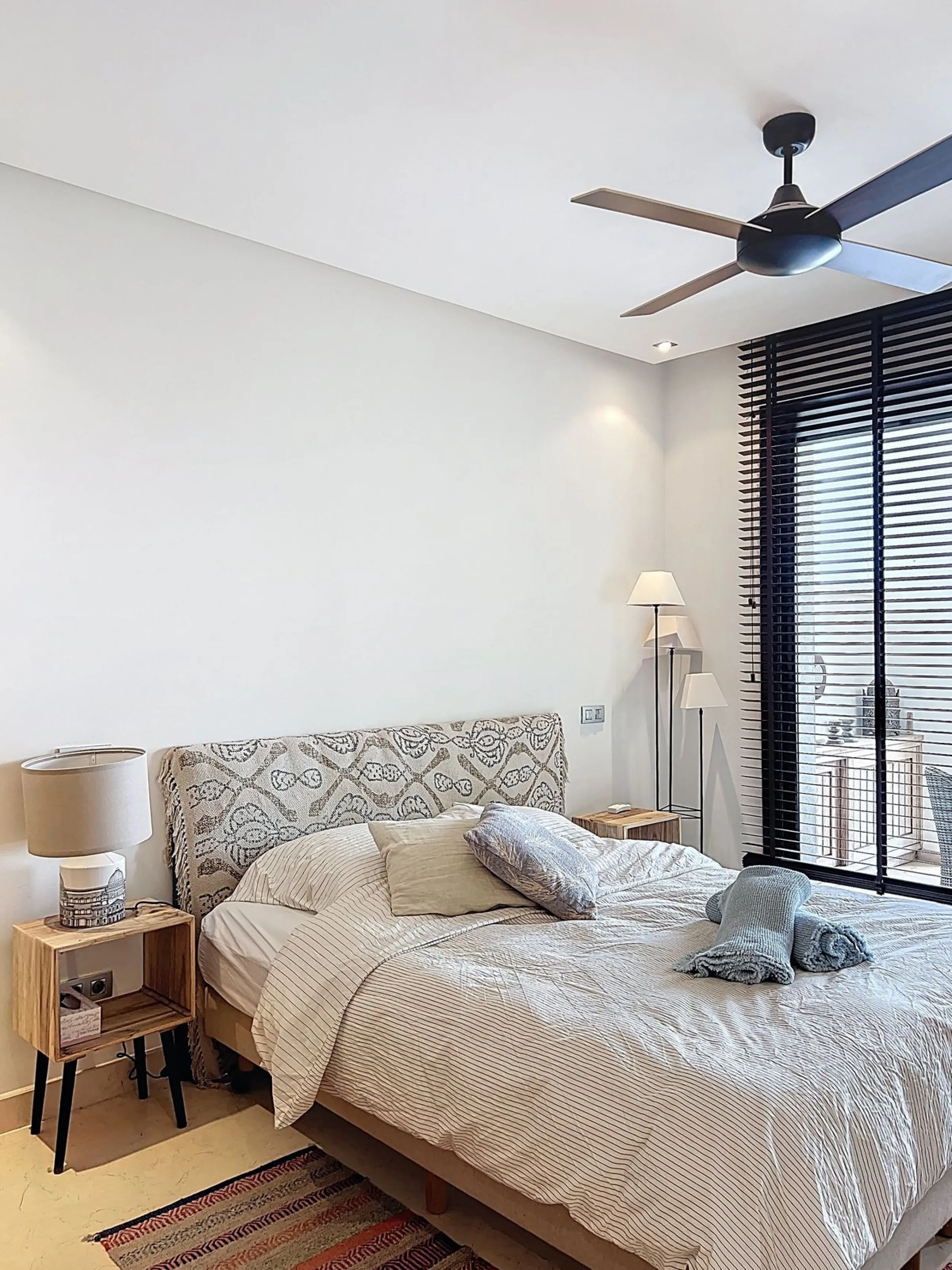 Beautiful Ground Floor Apartment with Garden in Gated & 24 h secured community in El Paraiso alto.