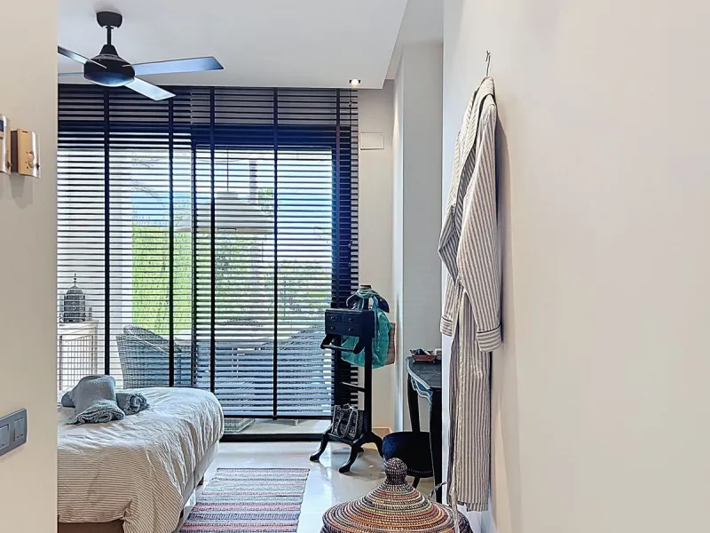 Beautiful Ground Floor Apartment with Garden in Gated & 24 h secured community in El Paraiso alto.