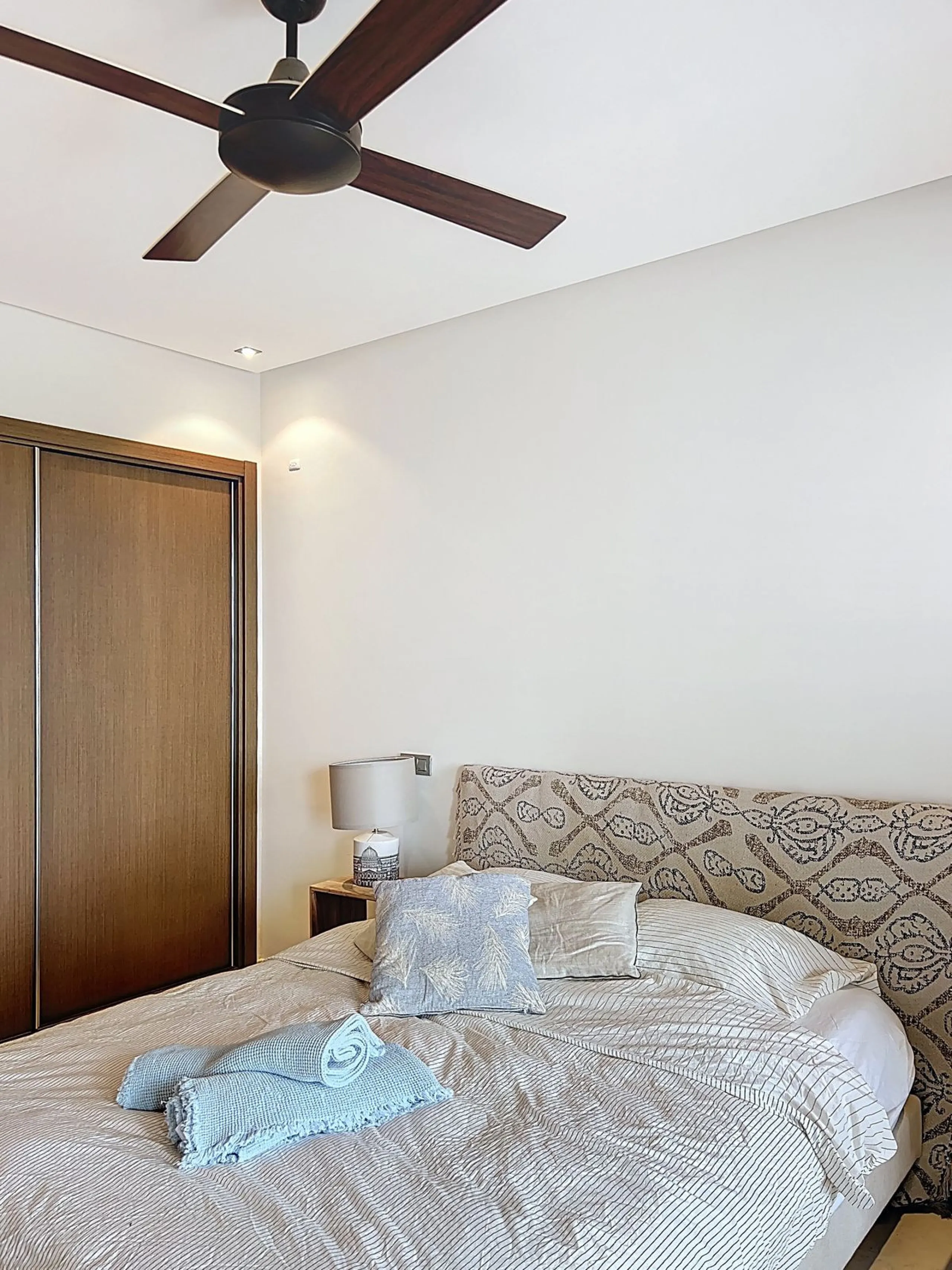 Beautiful Ground Floor Apartment with Garden in Gated & 24 h secured community in El Paraiso alto.