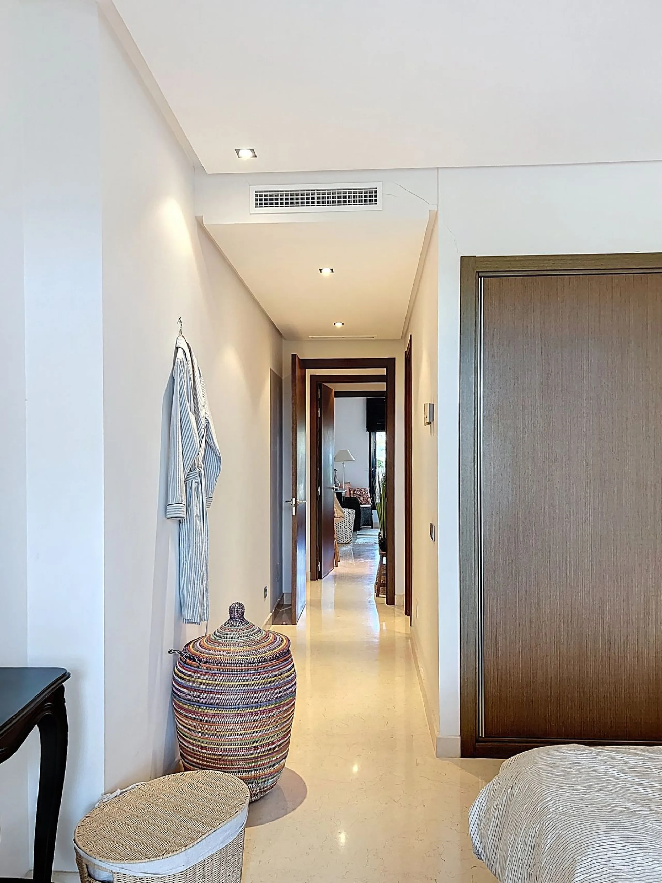 Beautiful Ground Floor Apartment with Garden in Gated & 24 h secured community in El Paraiso alto.